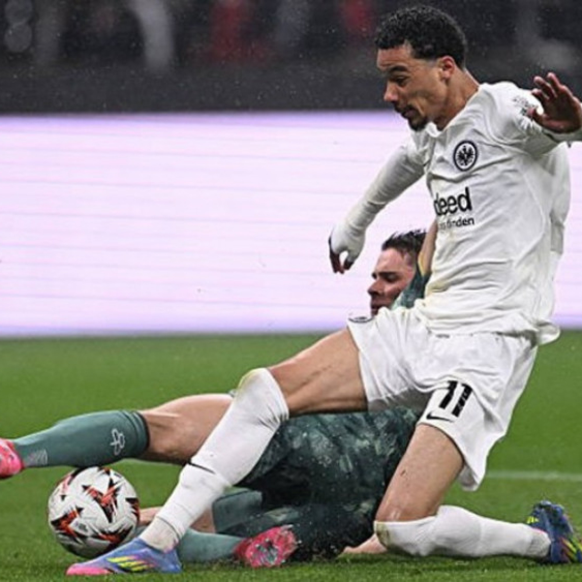  - Video bóng đá Frankfurt - Tottenham: Bước ngoặt penalty, phòng ngự kiên cường (Europa League)