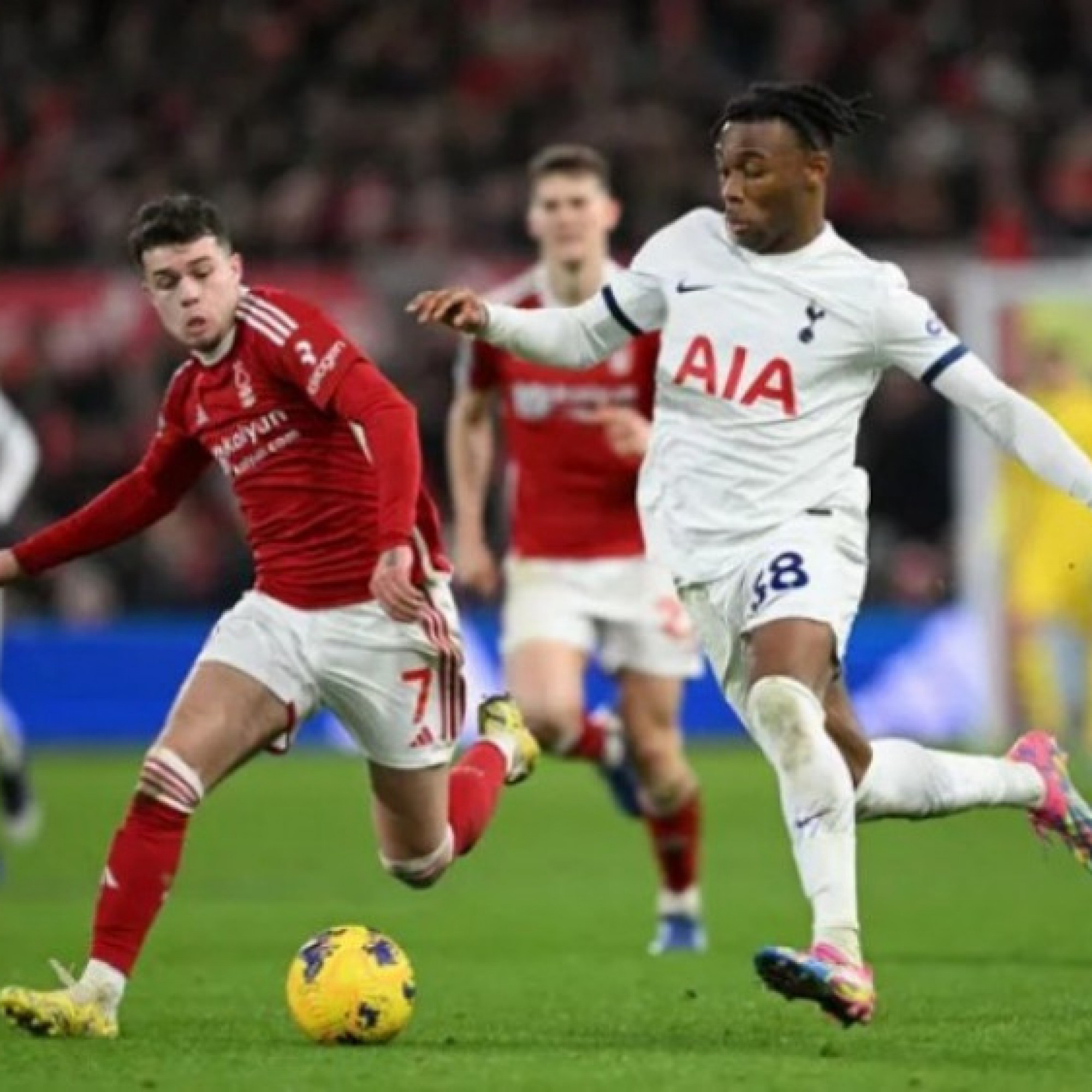  - Trực tiếp bóng đá Tottenham - Nottingham: Đội khách quyết đòi lại top 3 (Ngoại hạng Anh)