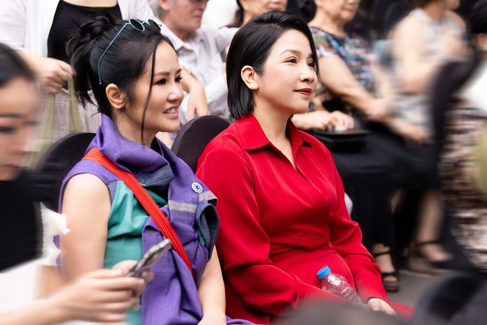 Mỹ Linh, Hồng Nhung xúc động trước tác phẩm “Hồi Sinh” của nghệ sĩ Tia-Thủy Nguyễn - 2