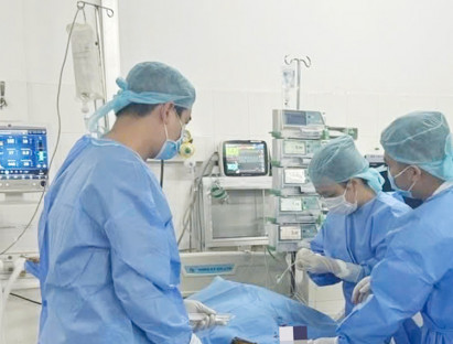 Cứu nữ bệnh nhân uống cùng lúc 140 viên thuốc điều trị tăng huyết áp