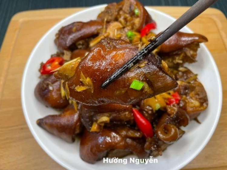 Chân giò heo hầm với thứ này làm mồi nhậu hay ăn cùng cơm đều tuyệt ngon