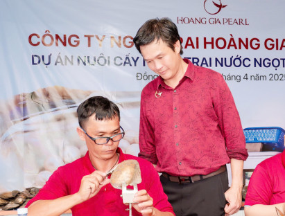  - Nghệ nhân Hồ Thanh Tuấn tiên phong nuôi ngọc trai nước ngọt ở miền Tây