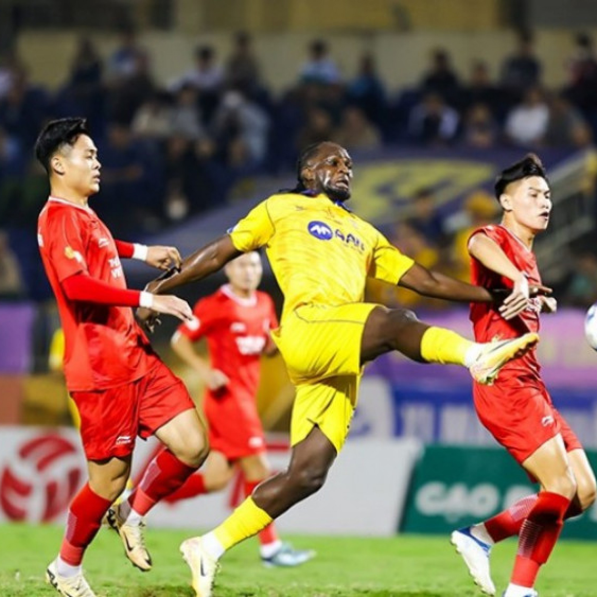  - Trực tiếp bóng đá Thể Công Viettel - SLNA: Đội khách trông chờ Olaha (V-League)