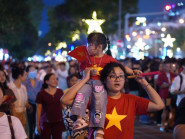 Người dân TP.HCM đang đổ về trung tâm xem hợp luyện diễu binh