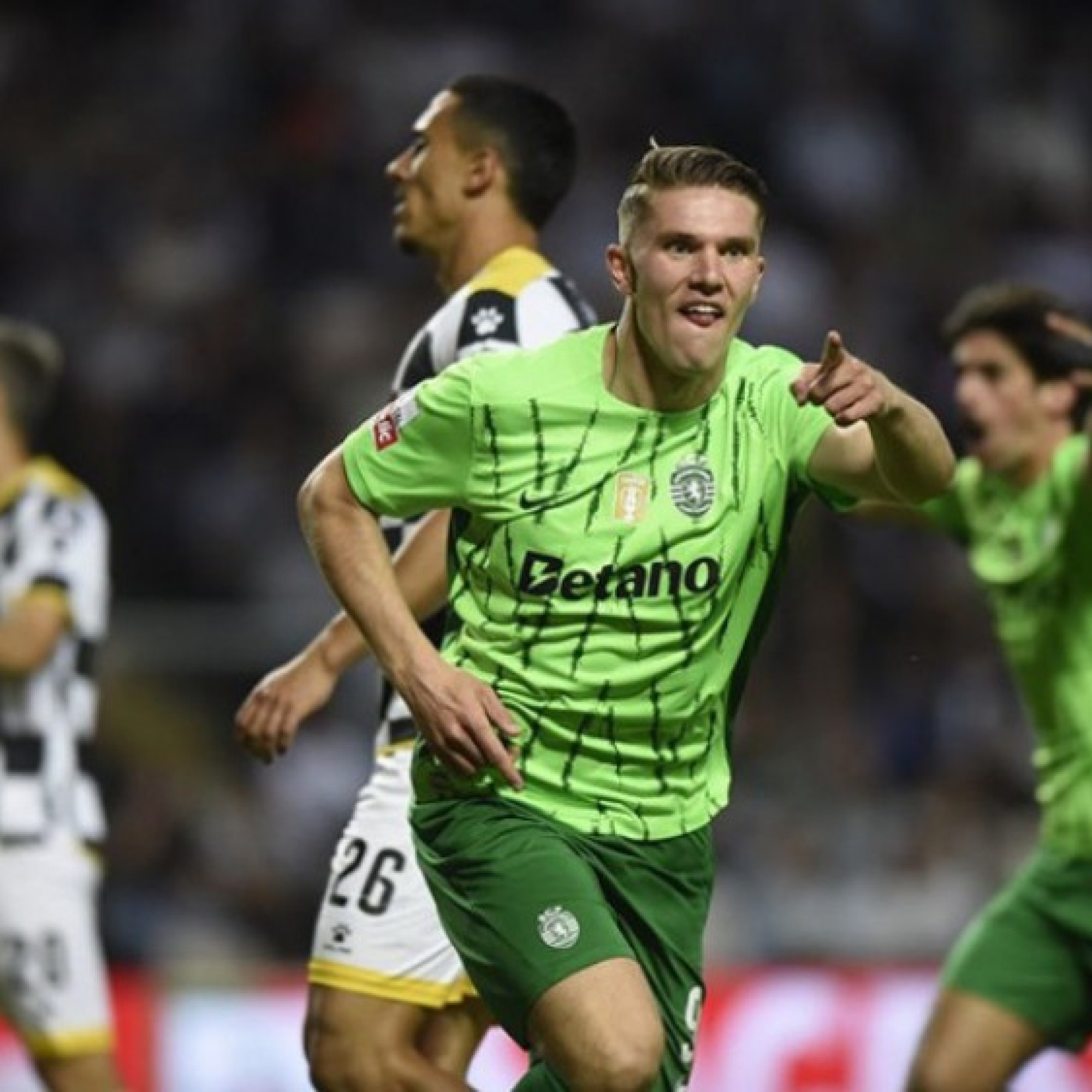 - Trò cũ Amorim ghi poker thần thánh: Vượt mốc 50 bàn, MU - Arsenal muốn mua về