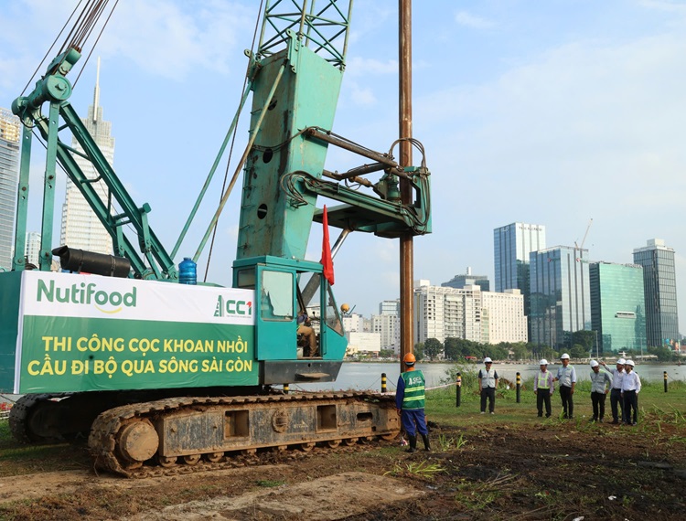 Cầu đi bộ qua sông Sài Gòn chính thức thực hiện mũi khoan cọc đầu tiên