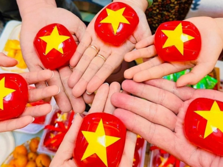 Mẹ đảm làm bánh “xu xê yêu nước“ khiến ai cũng trầm trồ vì quá đẹp
