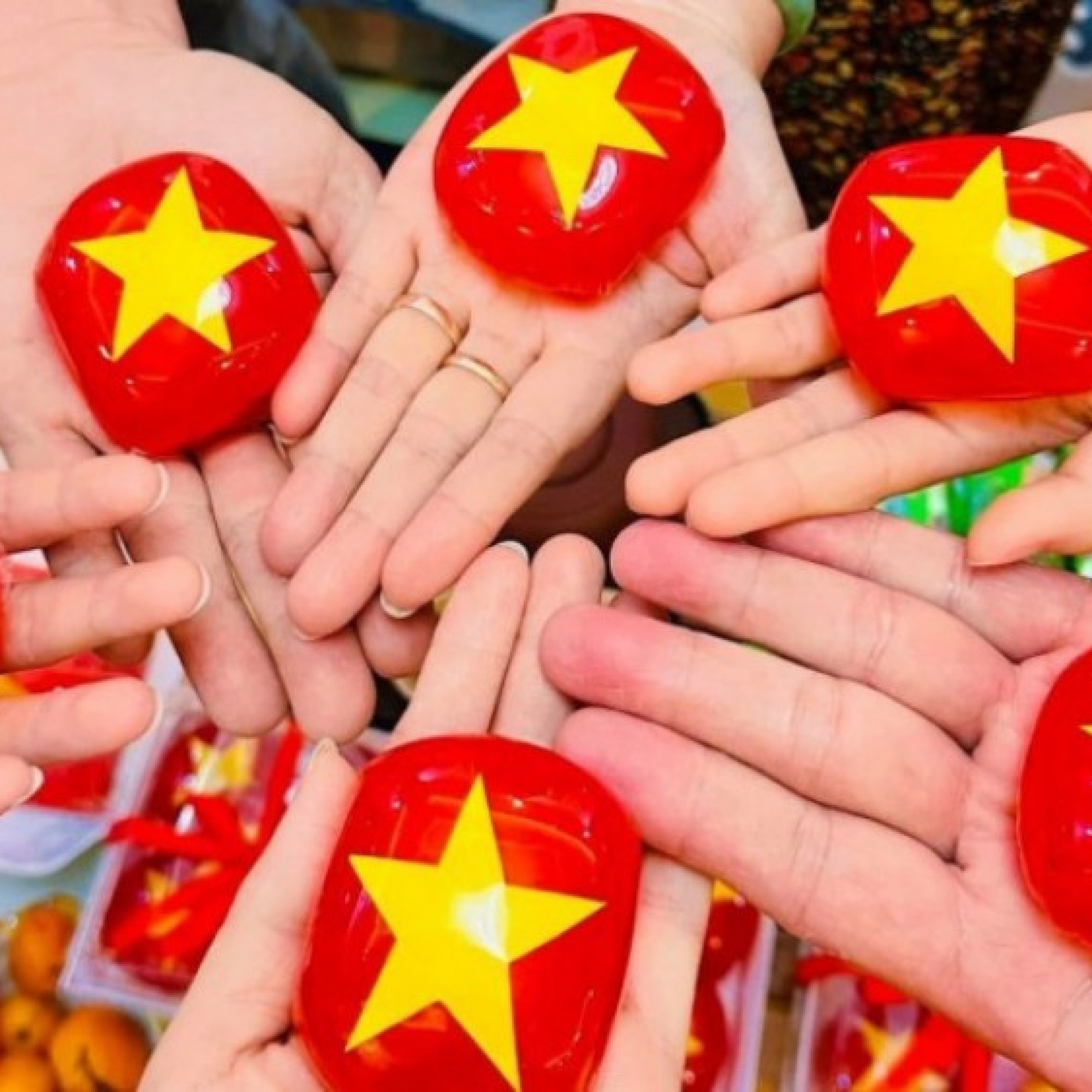  - Mẹ đảm làm bánh "xu xê yêu nước" khiến ai cũng trầm trồ vì quá đẹp