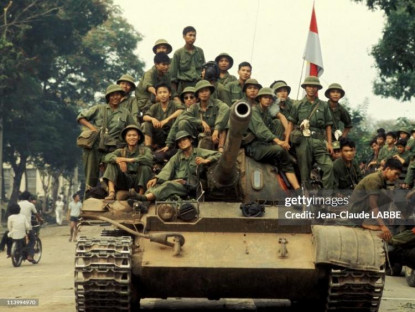  - Theo bước chân chiến thắng