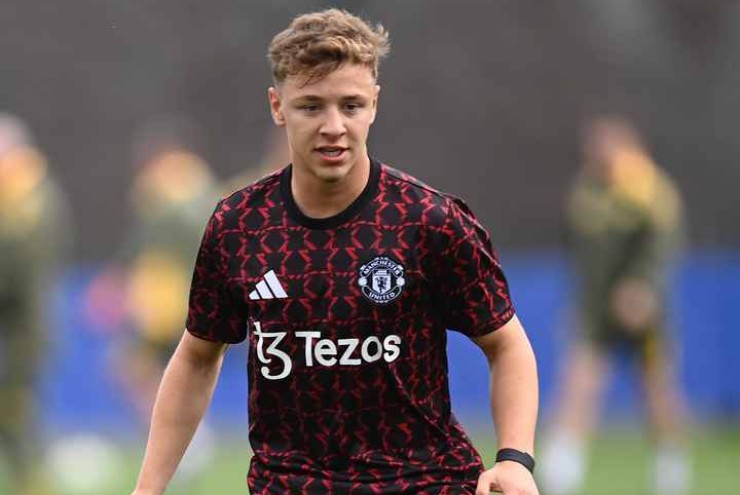 Dàn sao trẻ sáng giá nhất MU: 3 anh em nhà Ibragimov mơ ra mắt cùng con trai Rooney - 1