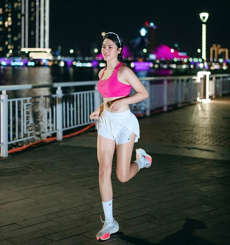 Hot girl làng gym Uyên Namy vượt qua nỗi sợ bơi biển, sẵn sàng thành “người sắt” - 5