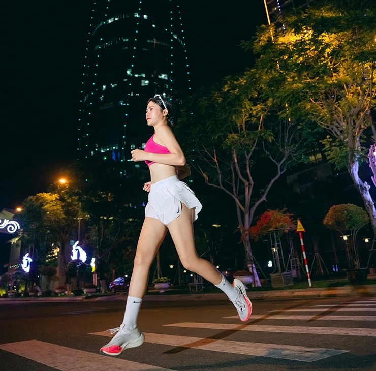 Hot girl làng gym Uyên Namy vượt qua nỗi sợ bơi biển, sẵn sàng thành “người sắt” - 6