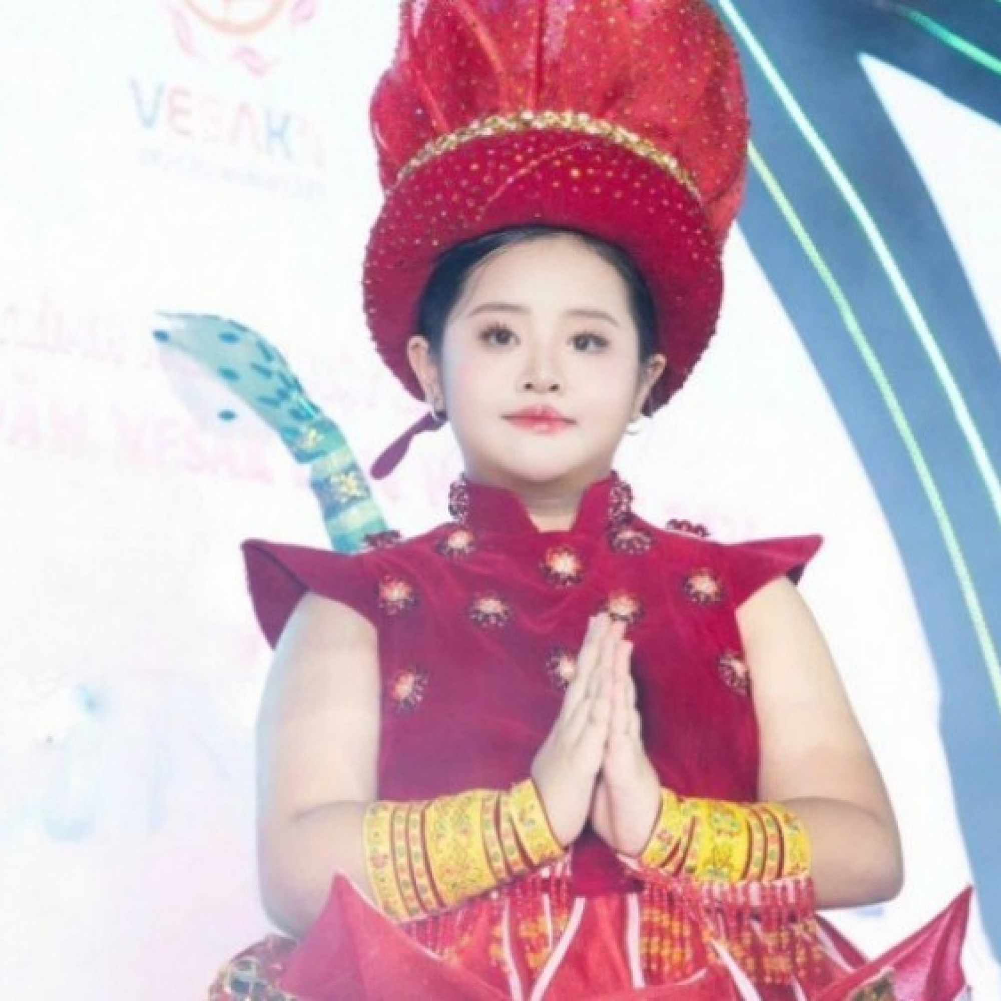  - “Hoa sen đỏ” Dory Như tỏa sáng trong đêm nghệ thuật "Việt Nam muôn thuở sáng ngời đạo thiêng"