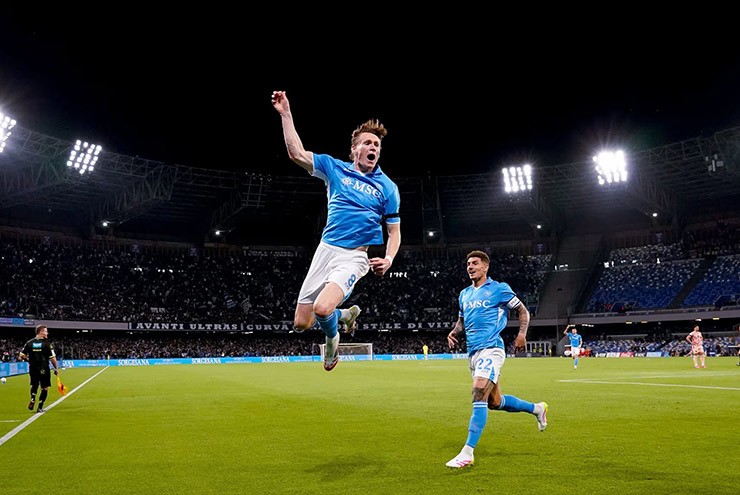 McTominay, "chuyên gia mở nắp chai" và giấc mộng vô địch Serie A đến gần - 1