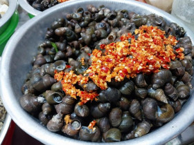  - Gần 70 gian hàng ẩm thực các tỉnh, thành hội tụ bên bờ sông Hương