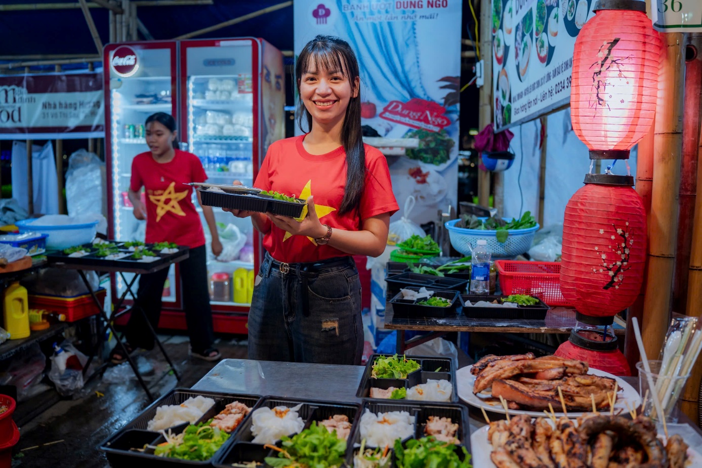 Gần 70 gian hàng ẩm thực các tỉnh, thành hội tụ bên bờ sông Hương - 10