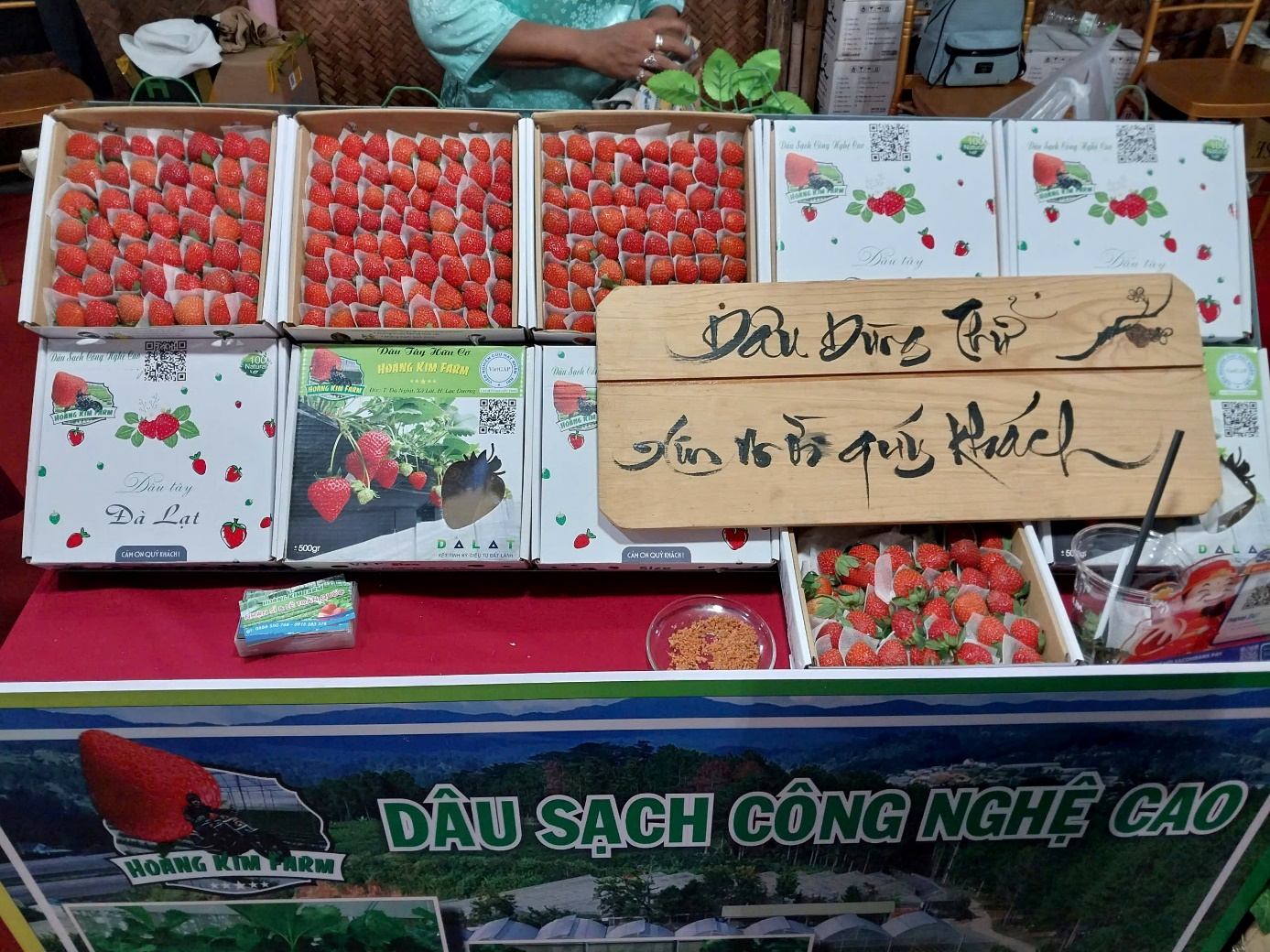 Gần 70 gian hàng ẩm thực các tỉnh, thành hội tụ bên bờ sông Hương - 5