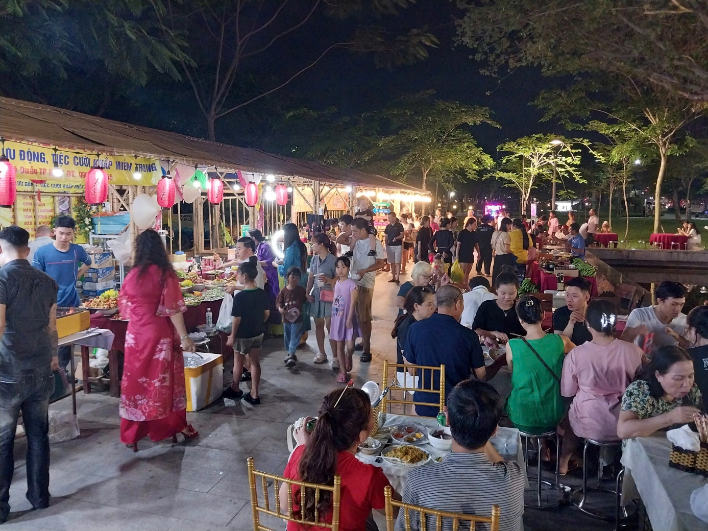 Gần 70 gian hàng ẩm thực các tỉnh, thành hội tụ bên bờ sông Hương - 8