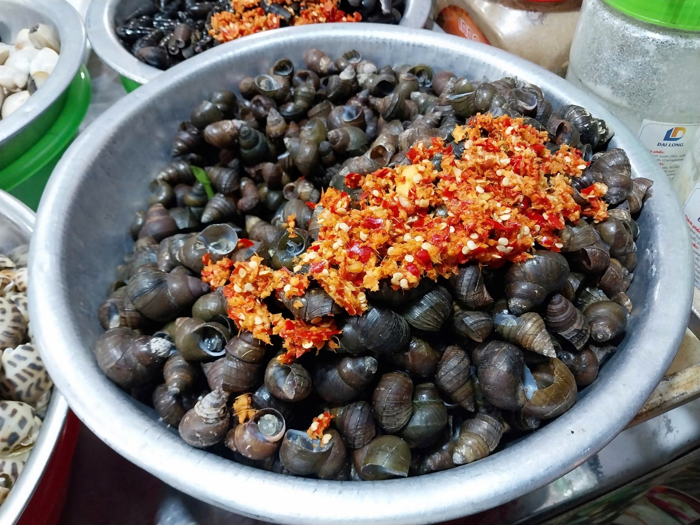 Gần 70 gian hàng ẩm thực các tỉnh, thành hội tụ bên bờ sông Hương - 11