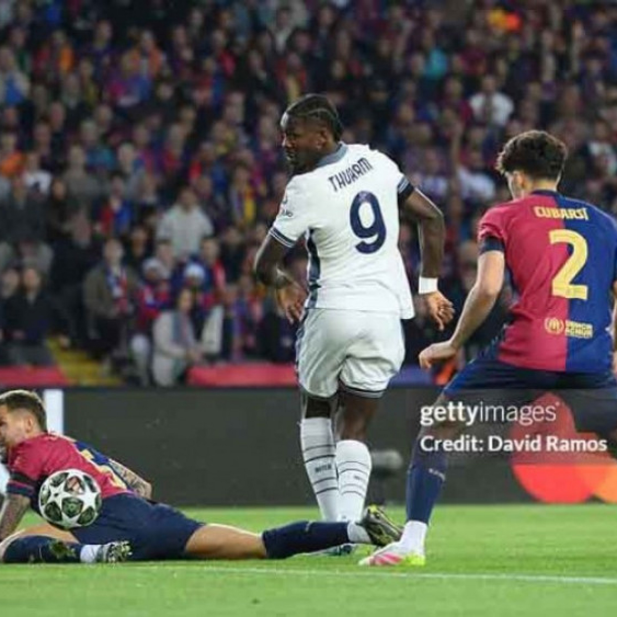  - Ngỡ ngàng Thuram đánh gót điệu nghệ, chọc thủng lưới Barcelona giây 48