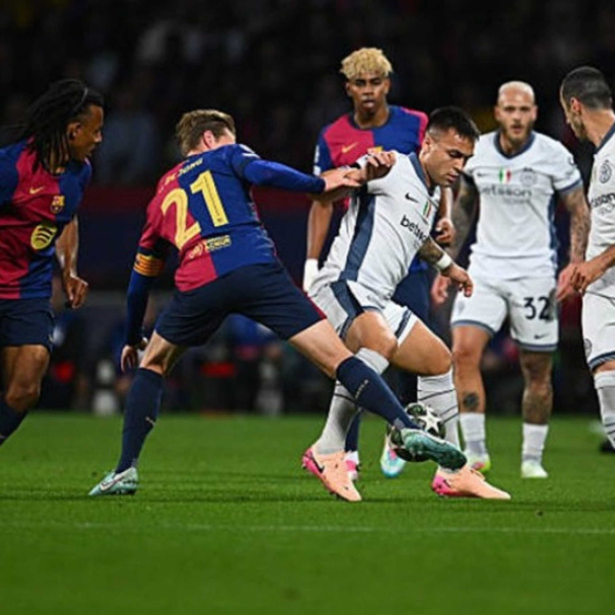  - Video bóng đá Barcelona - Inter Milan: Kịch tính rượt đuổi hiệp 1 (Champions League)