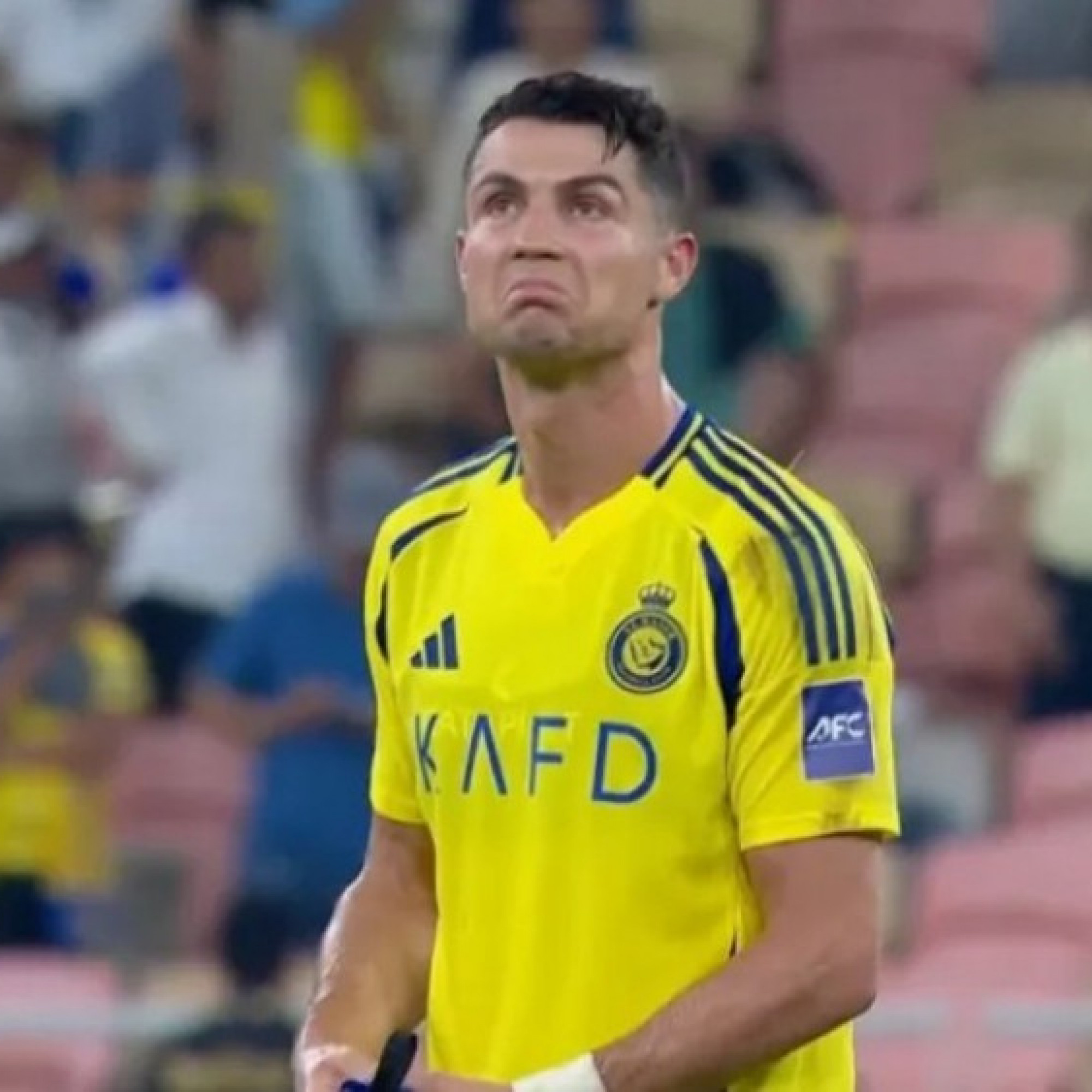  - Ronaldo bỏ lỡ khó tin, bị loại ở Cúp C1 châu Á: CR7 như muốn khóc