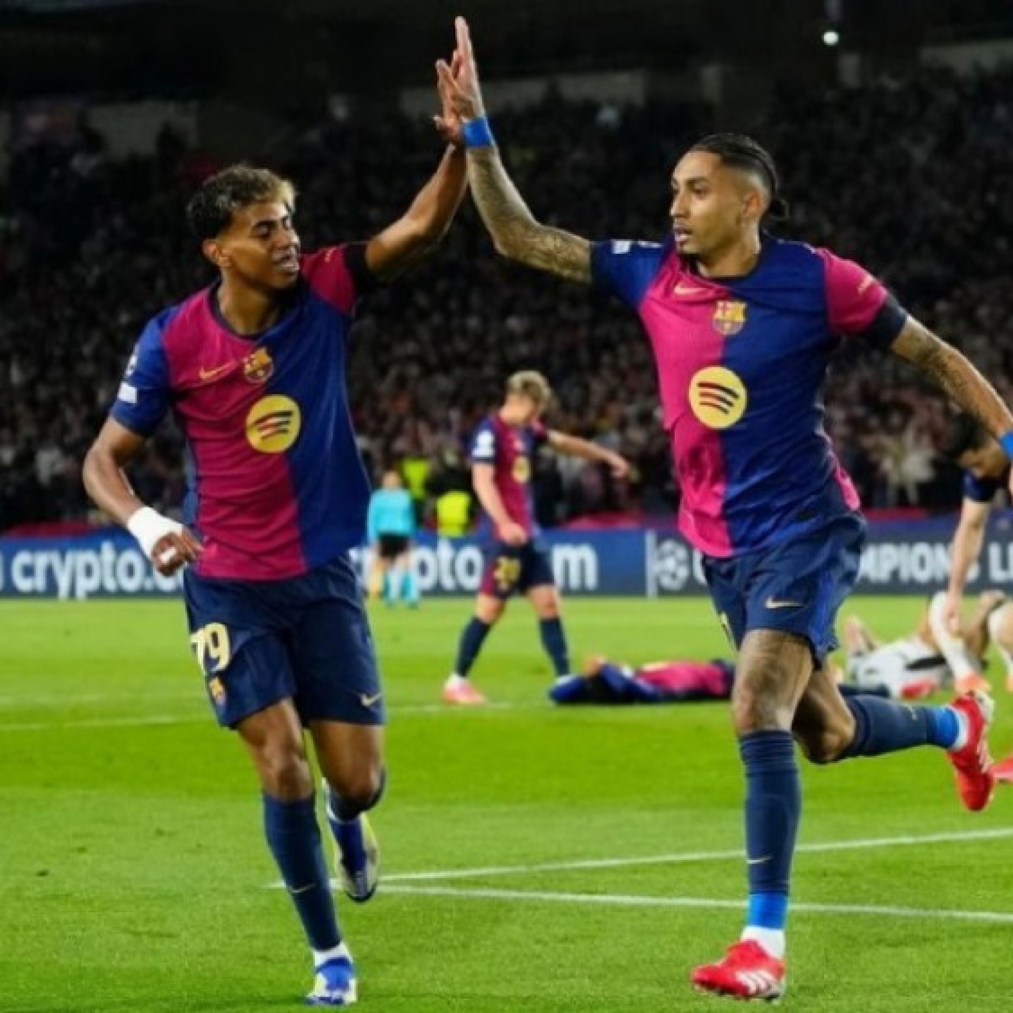  - Yamal - Raphinha đá như "lên đồng", Barca đau đầu chọn ai đua Quả bóng vàng