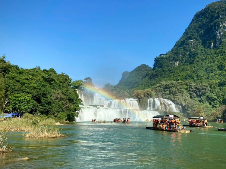 Không biết mua vé Khu du lịch thác Bản Giốc ở đâu?