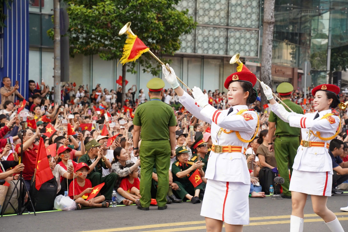 Lời cảm ơn của Ban Chỉ đạo Trung ương kỷ niệm các ngày lễ lớn và Đảng bộ, Chính quyền TP HCM - 4