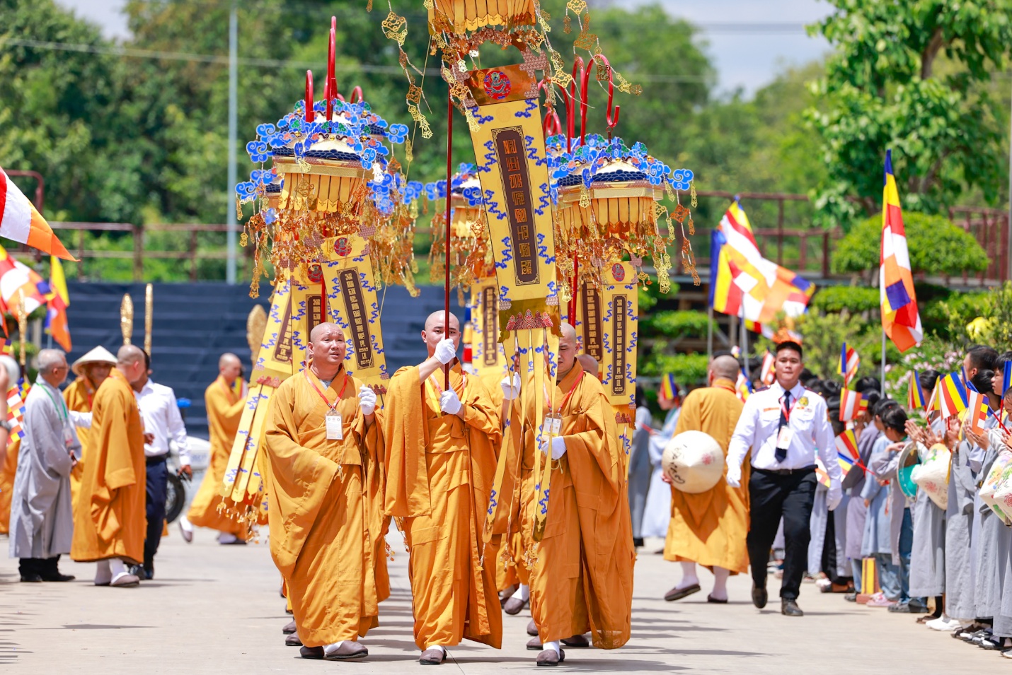 can canh xa loi duc phat tai chua thanh tam - 1