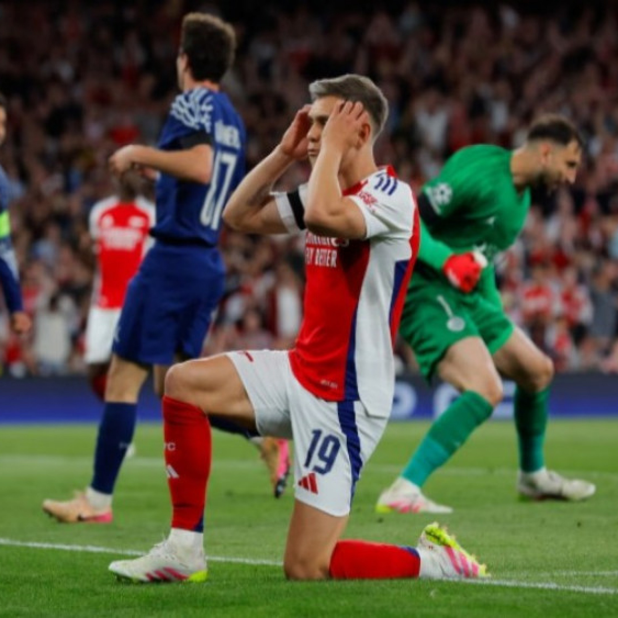  - Arsenal mạo hiểm Ngoại hạng Anh, dốc toàn lực Cúp C1: Coi chừng "xôi hỏng bỏng không"
