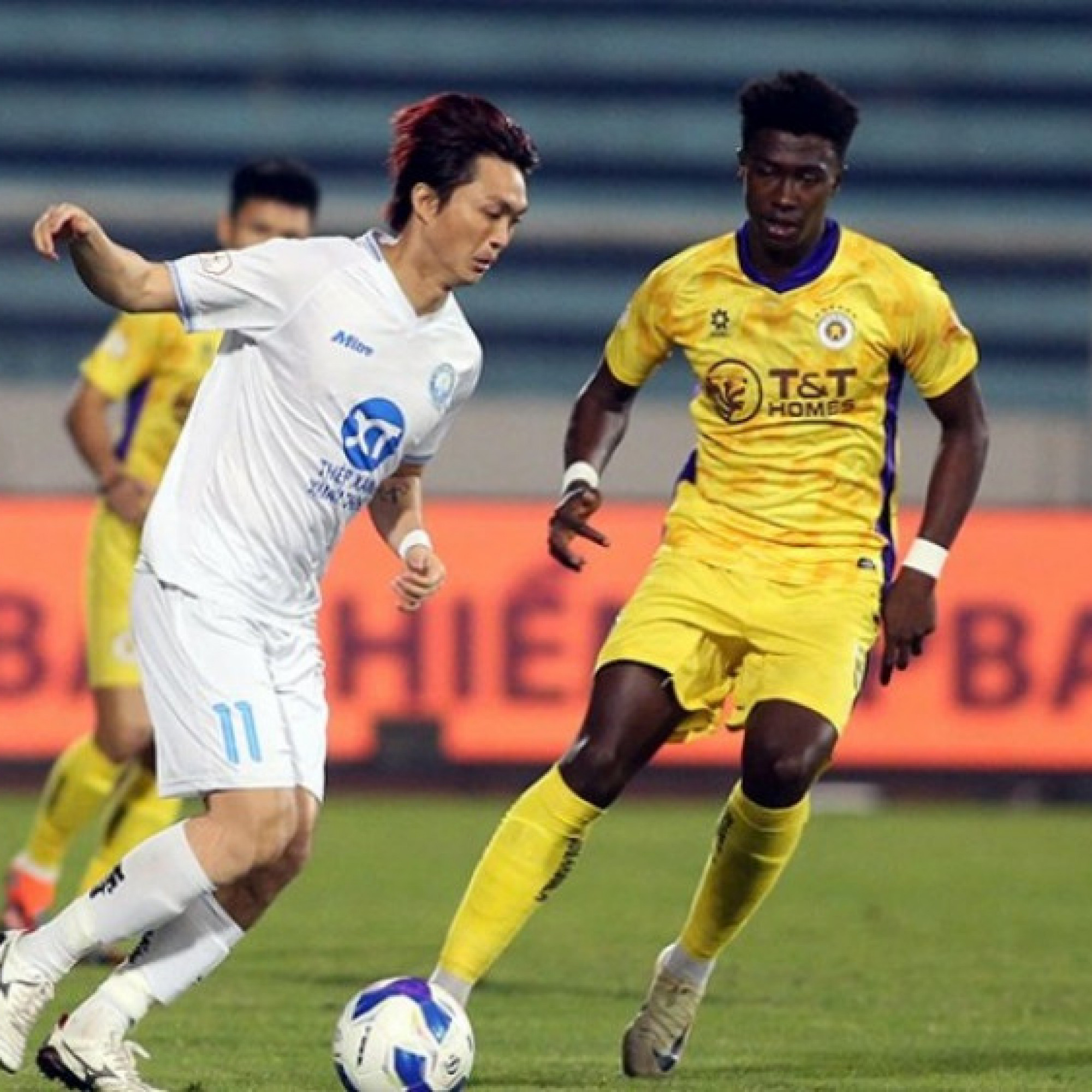  - Cuộc đua vô địch V-League nóng trước “chung kết” Hà Nội FC đấu Nam Định