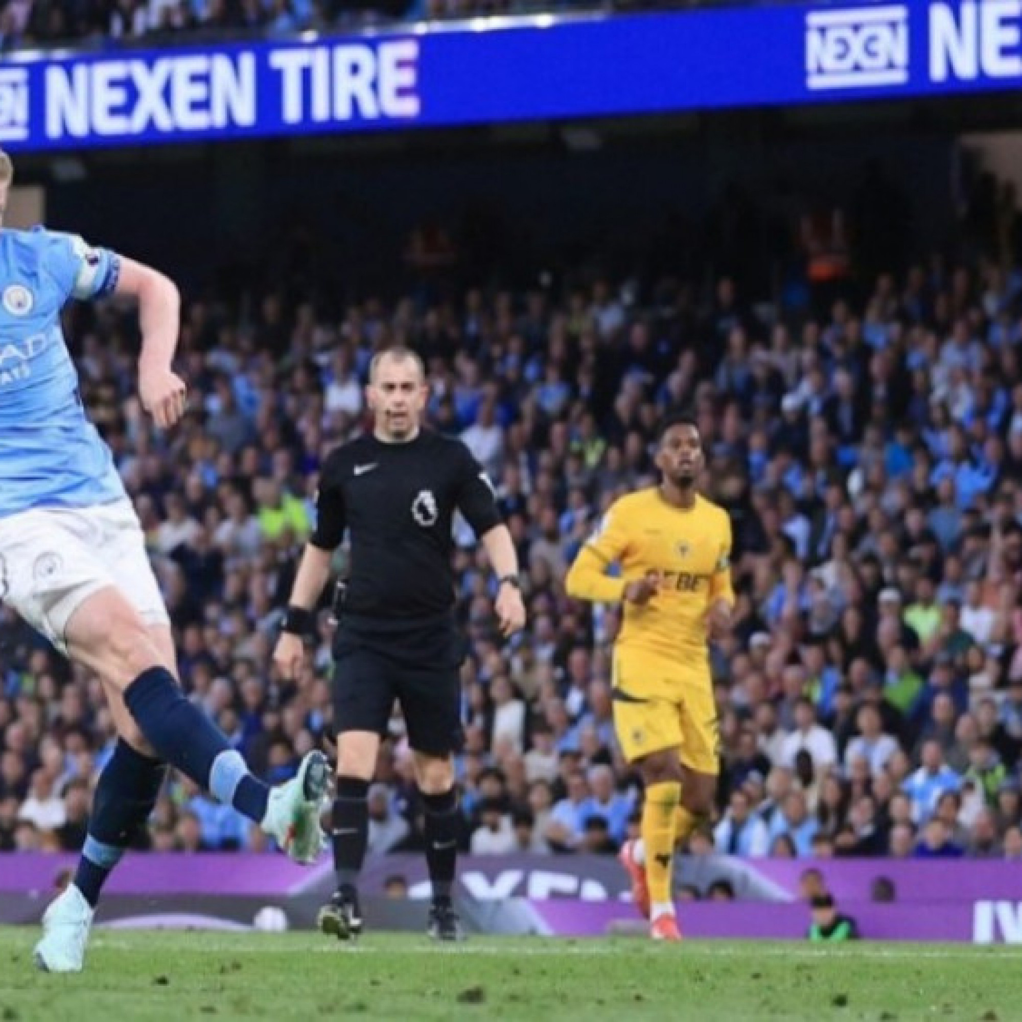  - Man City bay vào top 3 Ngoại hạng Anh: Để De Bruyne ra đi là sai lầm thế kỷ?