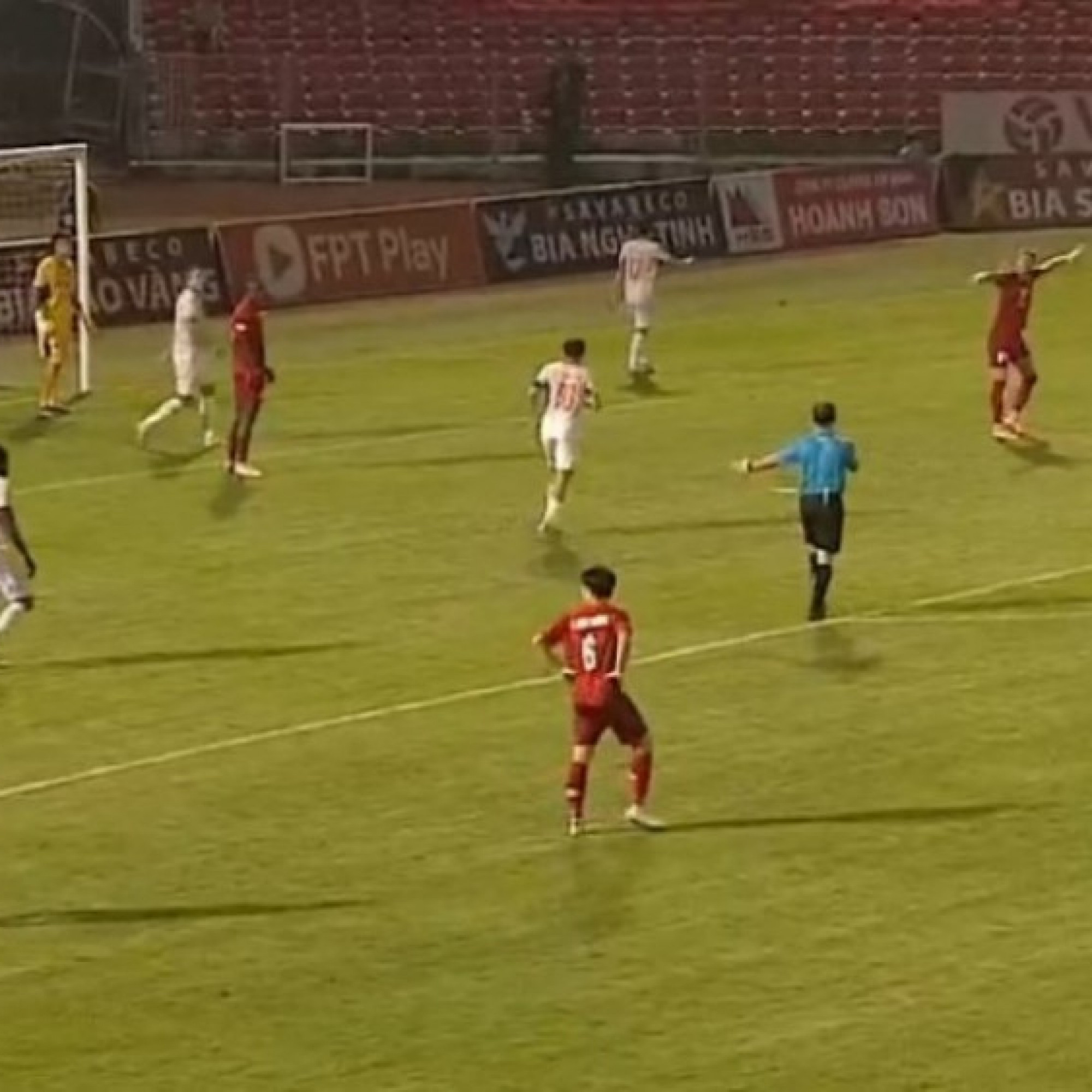  - Video bóng đá Hà Tĩnh - Bình Dương: Diễn biến hấp dẫn, xà ngang cứu thua (V-League)