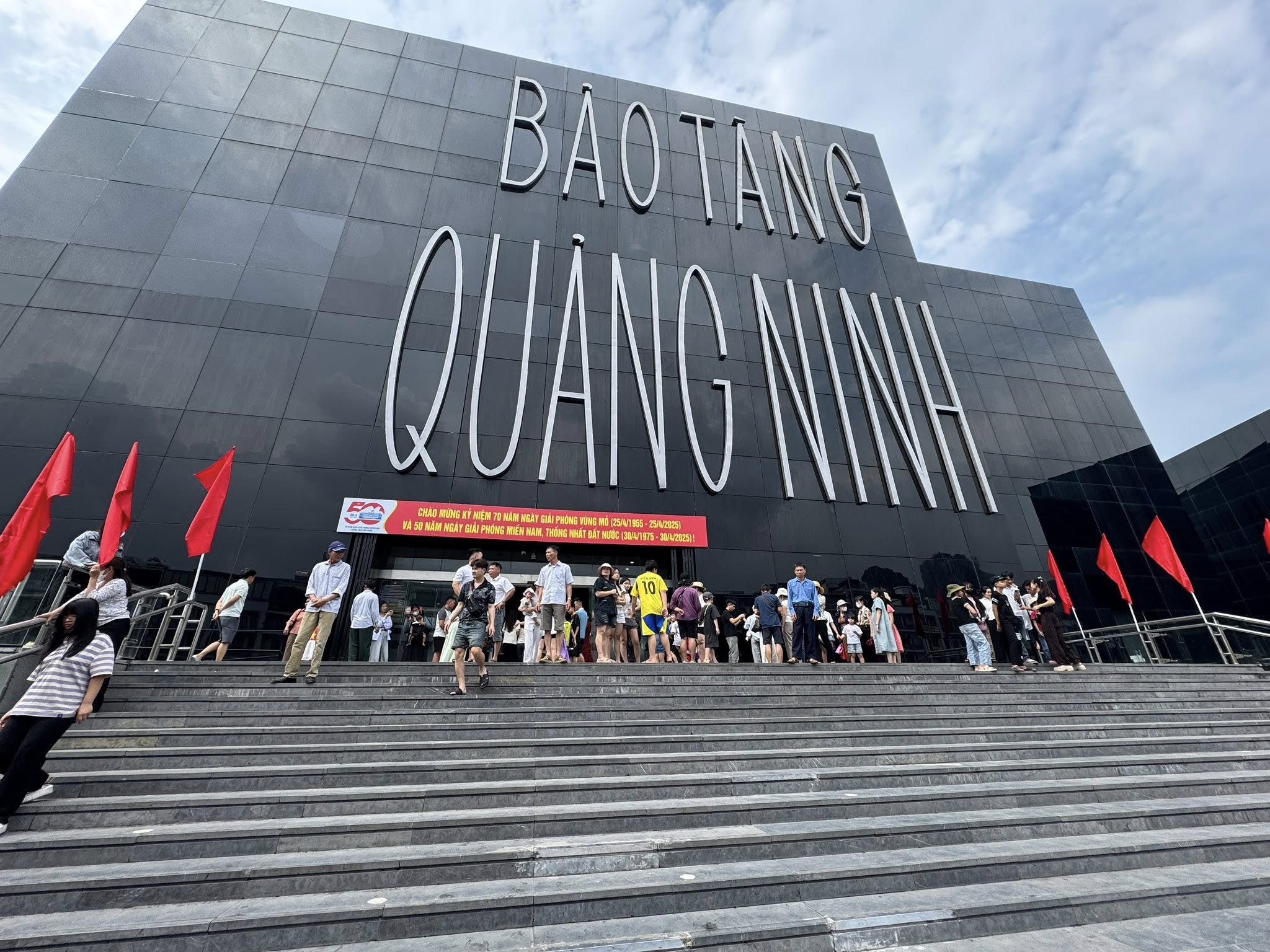 Du lịch bùng nổ dịp lễ 30/4 và 1/5 - 5