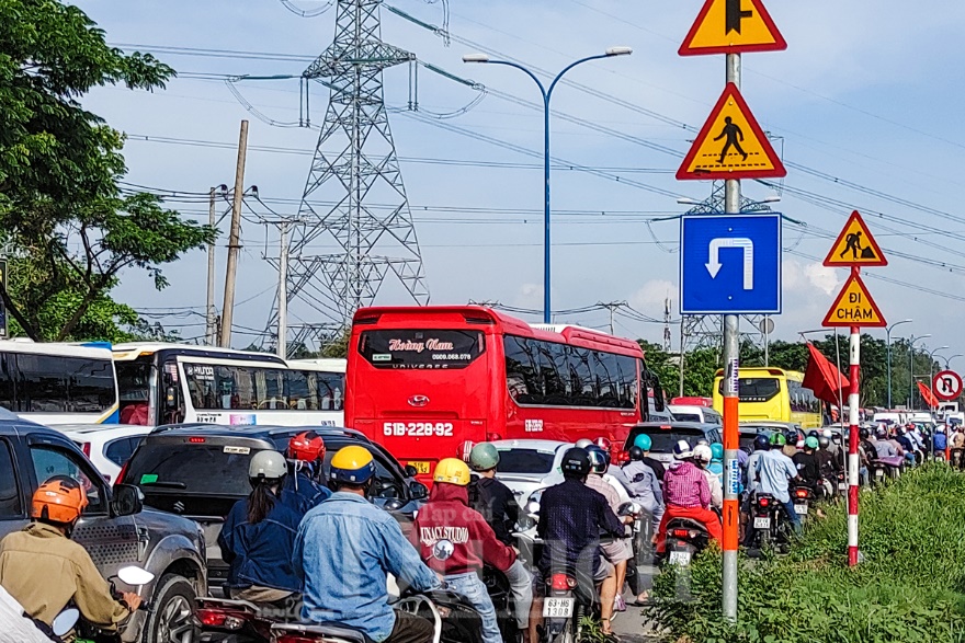 Biển người hành hương về chiêm bái Xá Lợi Phật trong ngày đầu tiên - 3