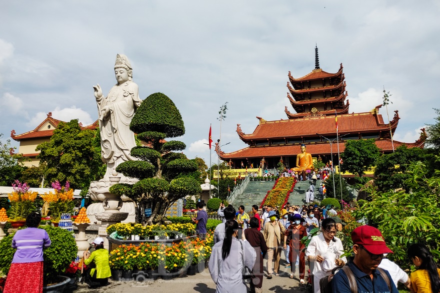Biển người hành hương về chiêm bái Xá Lợi Phật trong ngày đầu tiên - 11