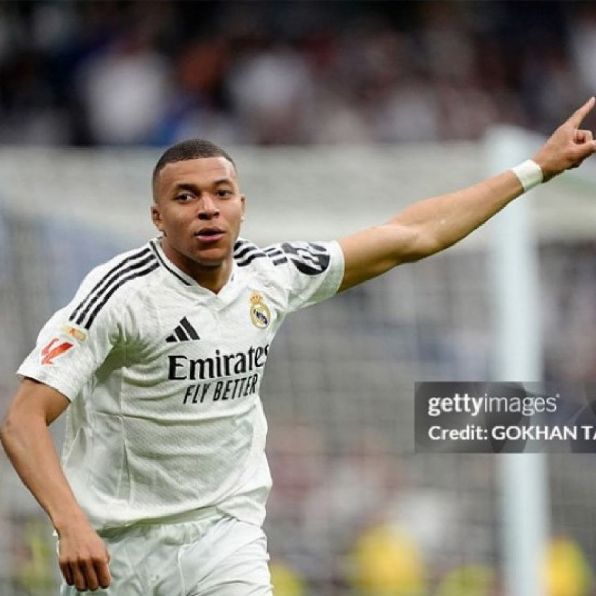  - Nóng bảng xếp hạng La Liga: Real Madrid đeo bám Barcelona, "hâm nóng" Siêu kinh điển