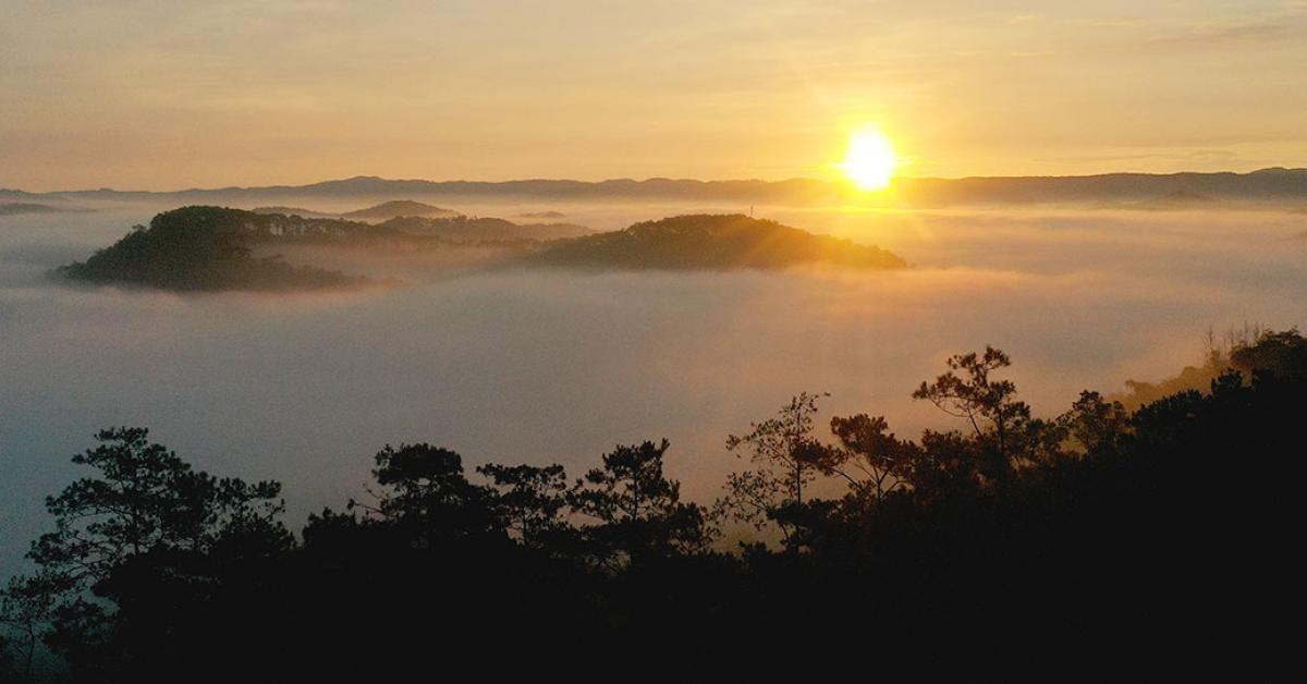 Chiêm ngưỡng bình minh huyền ảo ở thiên đường nghỉ dưỡng Măng Đen