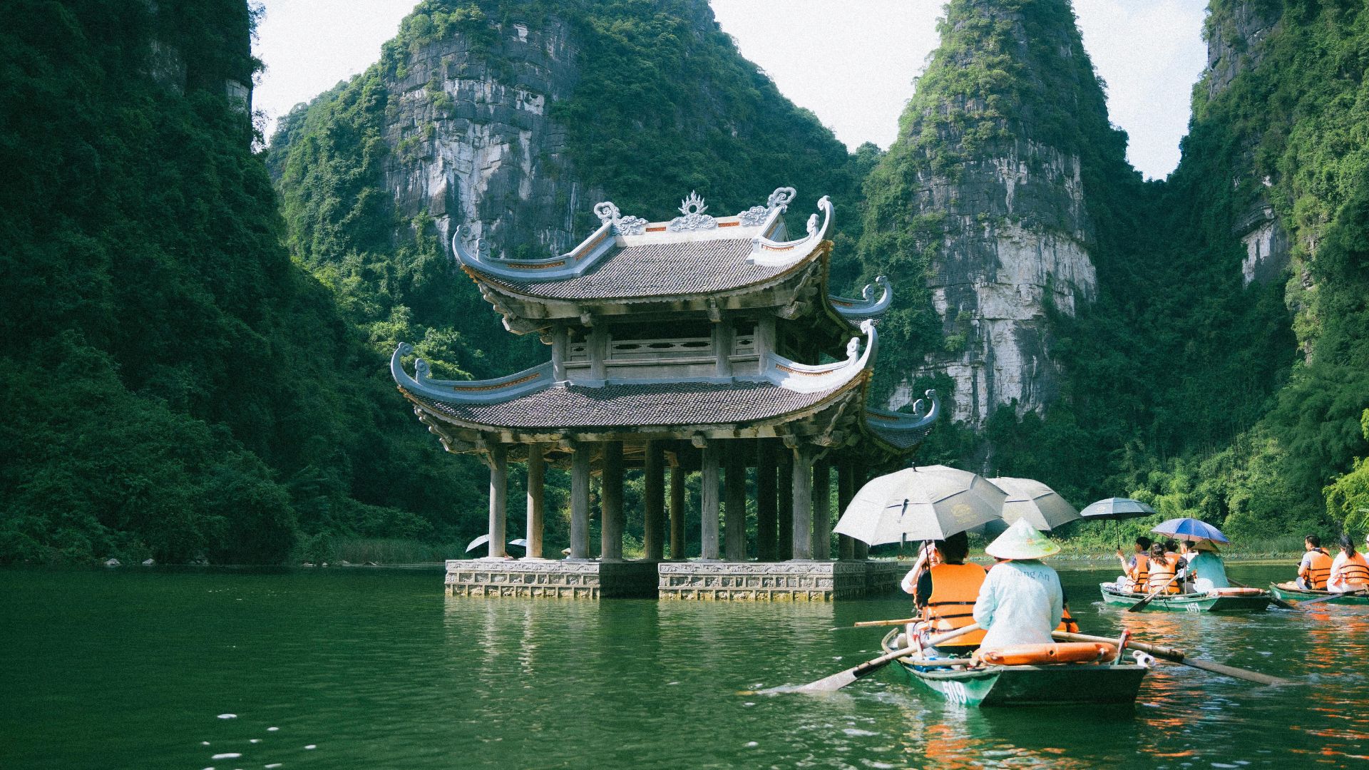 Phát triển du lịch bền vững, bảo tồn di tích và hệ sinh thái tại Ninh Bình - 2