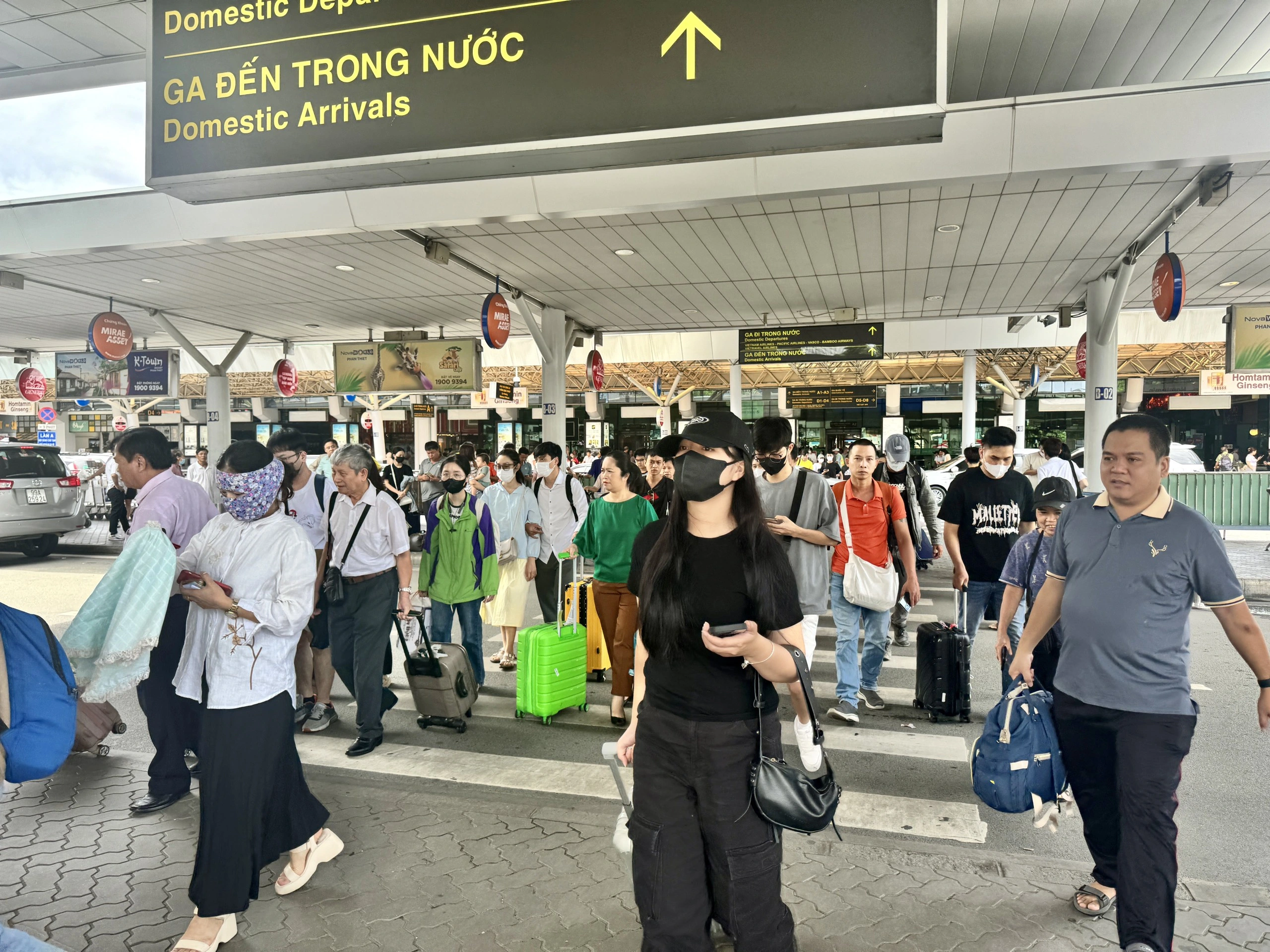 Thử thách ngày trở về tại sân bay sau lễ - 1