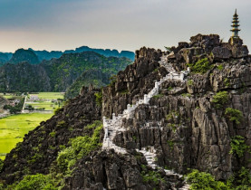  - Phát triển du lịch bền vững, bảo tồn di tích và hệ sinh thái tại Ninh Bình