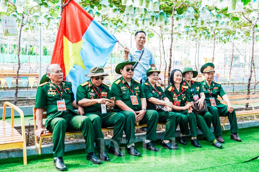 Kỷ niệm 50 năm thống nhất đất nước, TP.HCM đón lượng khách tăng cao bất ngờ - 9