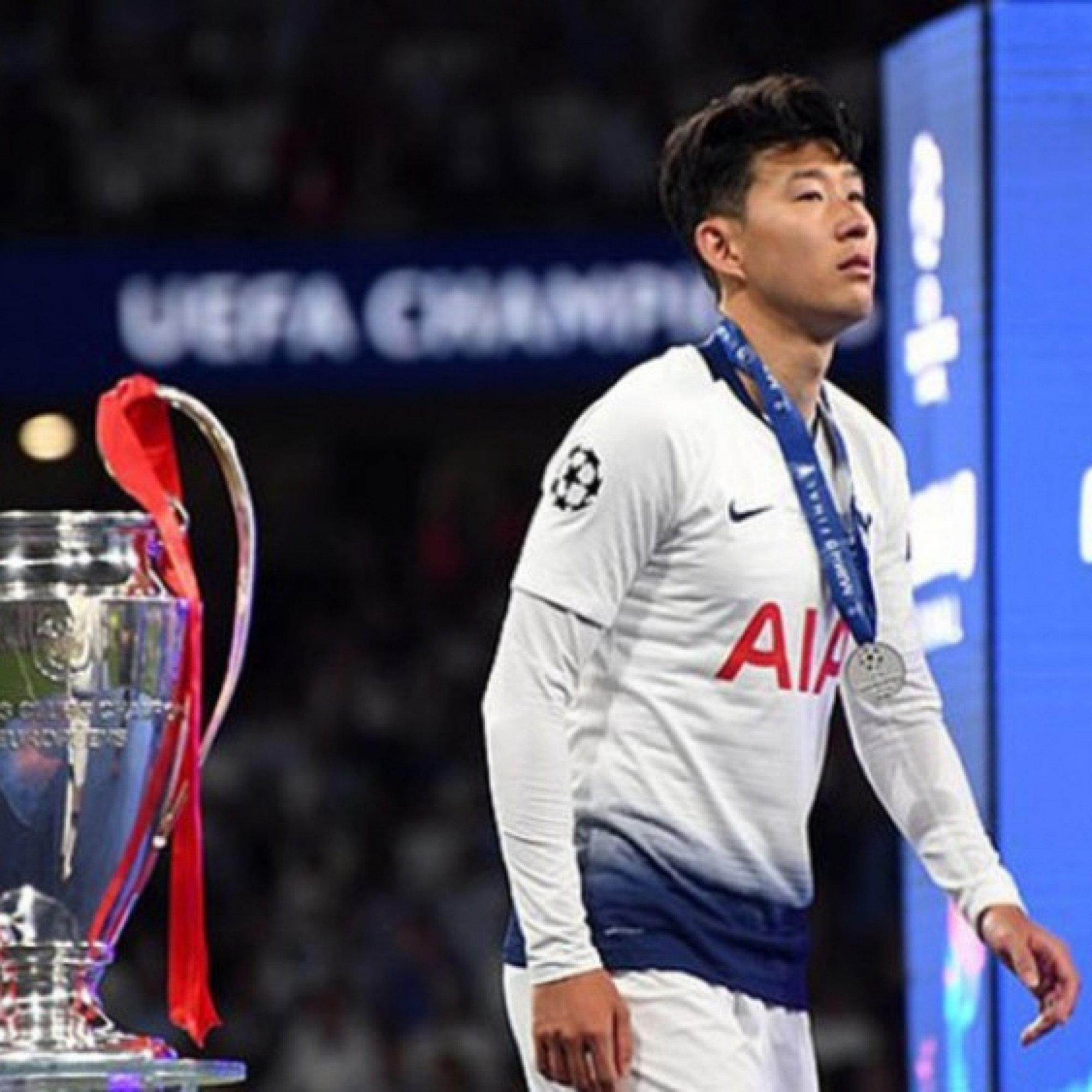  - Harry Kane vui sướng có danh hiệu, Son Heung Min và những ngôi sao nào còn trắng tay?