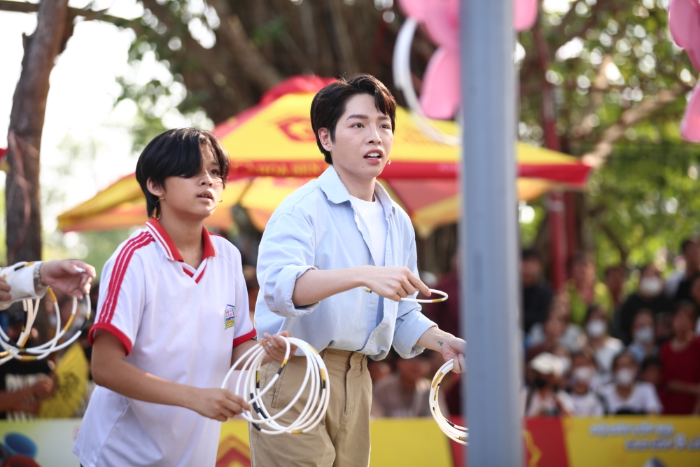 Đức Phúc 3 lần đồng hành cùng Mái ấm gia đình Việt, tặng hơn nửa tỷ đồng cho các em nhỏ mồ côi - 2