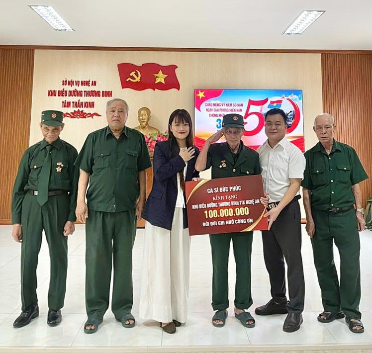 Đức Phúc 3 lần đồng hành cùng Mái ấm gia đình Việt, tặng hơn nửa tỷ đồng cho các em nhỏ mồ côi - 3