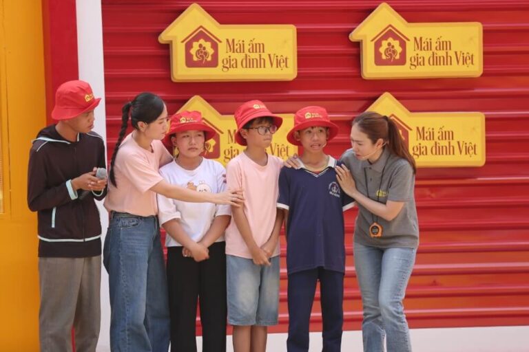 Loạt VĐV đua xe đạp đấu giá áo đấu ủng hộ các hoàn cảnh khó khăn trong chương trình “Mái ấm gia đình Việt” - 2