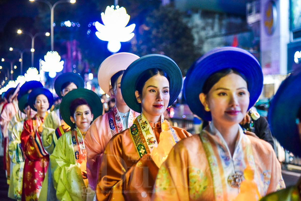 Long trọng nghi lễ rước kiệu hoa Đức Phật sơ sinh về Việt Nam quốc tự - 11