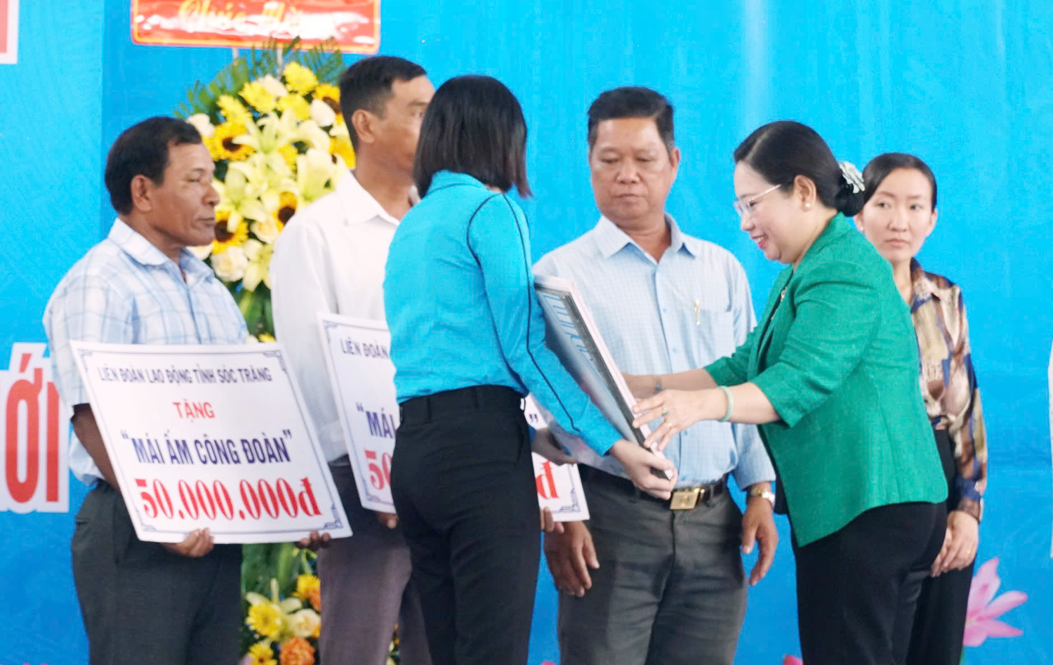 Liên đoàn Lao động Sóc Trăng trao 22 mái ấm công đoàn - 2