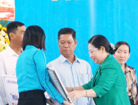  - Liên đoàn Lao động Sóc Trăng trao 22 mái ấm công đoàn